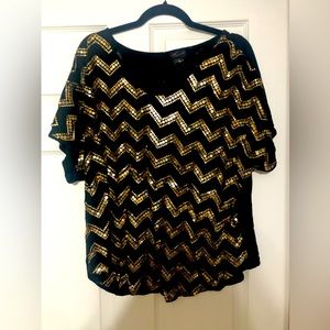 Black shortsleeved gold sequin embellished top | Torrid Size 2